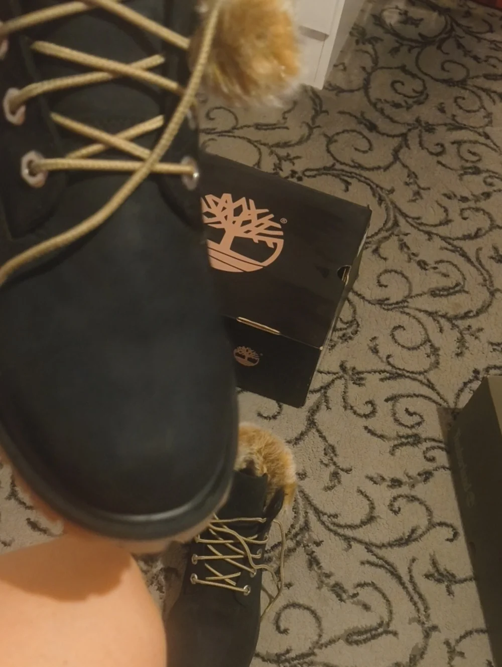 Timberland Black Winter Lace-Up Boots with Tan Fur Trim Kids 5.5